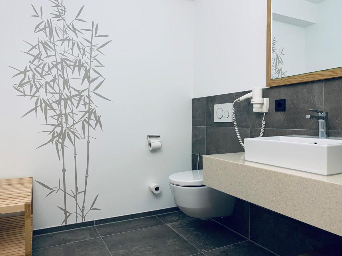 Stadthotel Kachelofen Крумбах Екстериор снимка