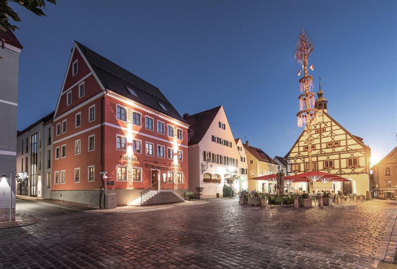 Stadthotel Kachelofen Крумбах Екстериор снимка
