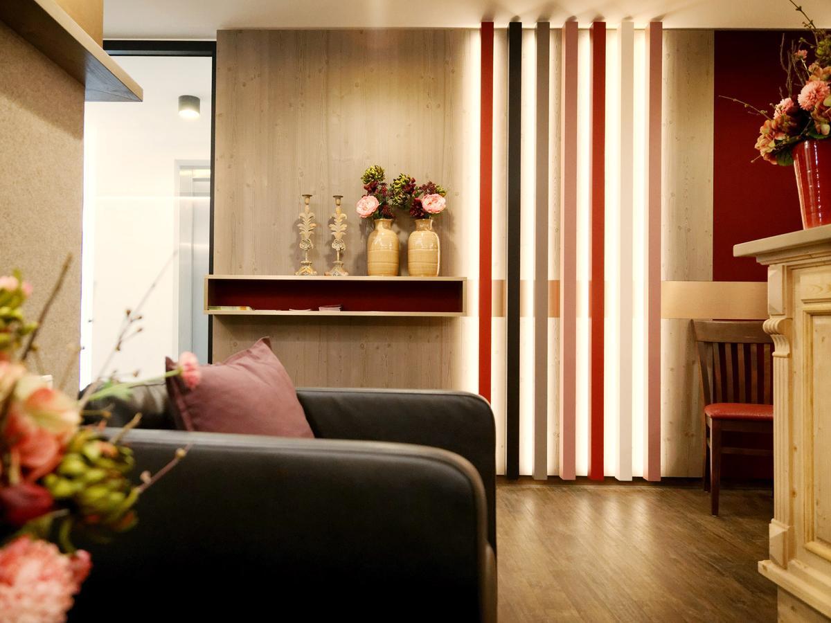 Stadthotel Kachelofen Крумбах Екстериор снимка